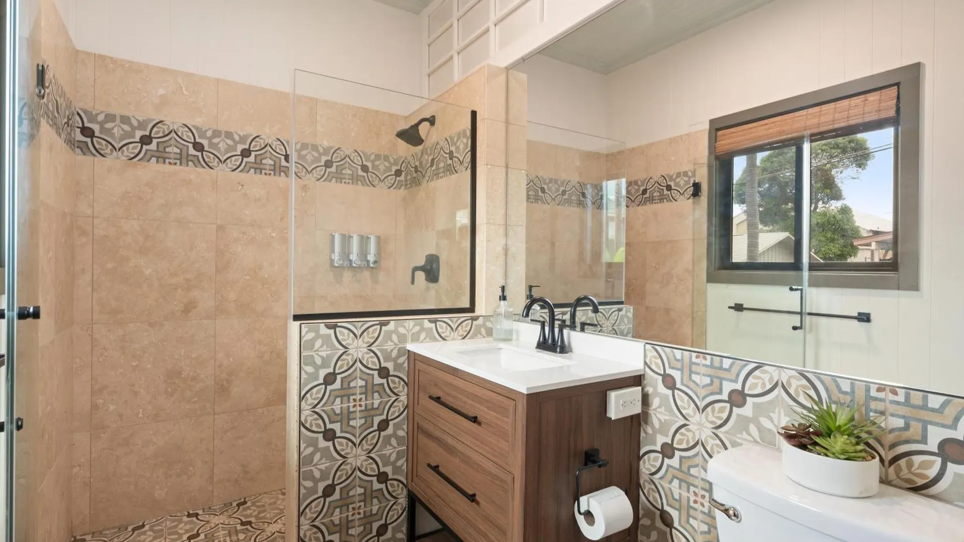 Holiday home 233 Market Street Unit A Villa Wailuku United States